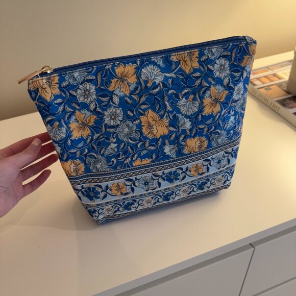 Ann Taylor Floral Cosmetic Bag NWT - Picture 6 of 10